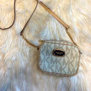 Michael Kors small Crossbody purse excellent condition ❣️